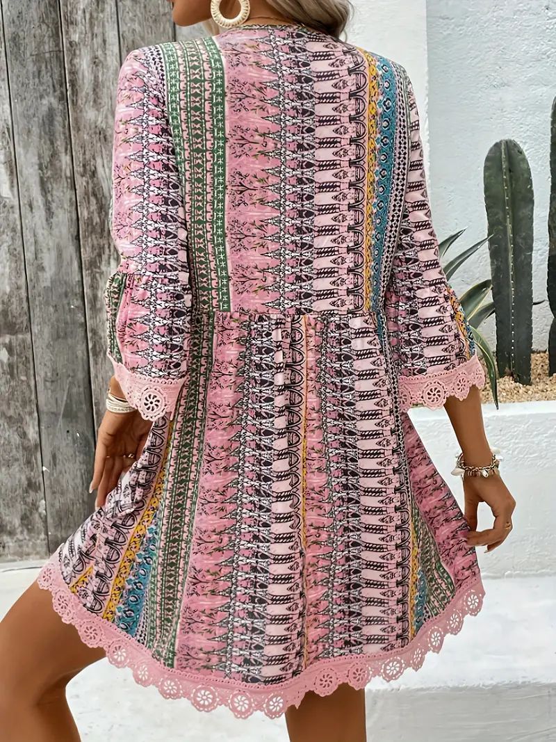 Vestido Boho Feminino com Decote em V - Estampa Étnica e Modelagem Fluida para Praia